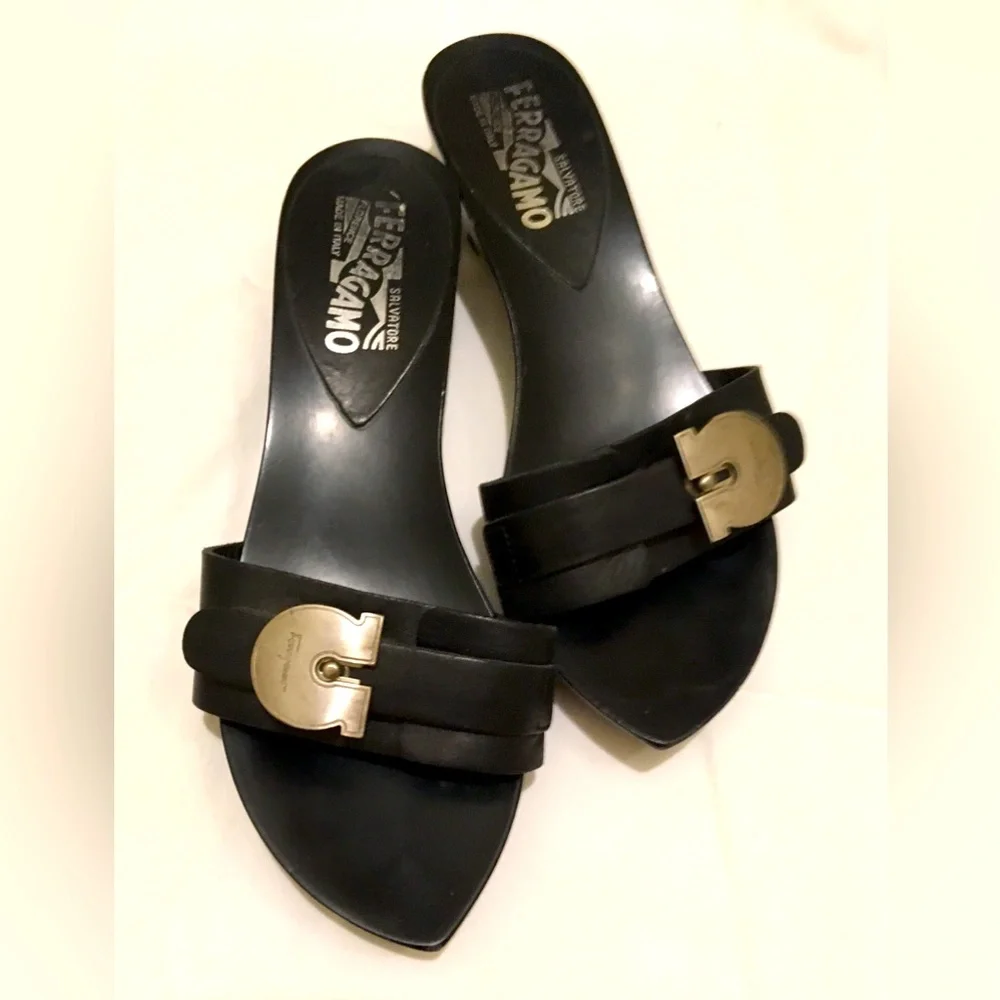 Salvatore Ferragamo wood/leather slide 6! ๐ฅ - Picture 1 of 7